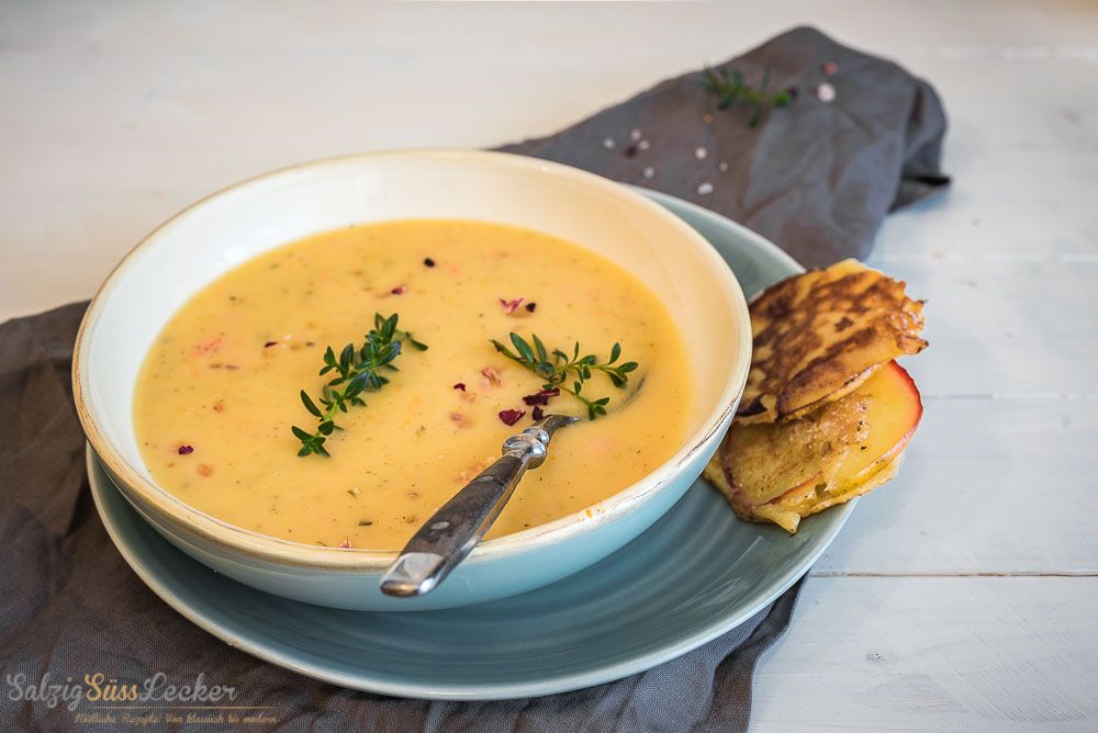 Rezeptbild: Kartoffelsuppe mit Apfelküchlein