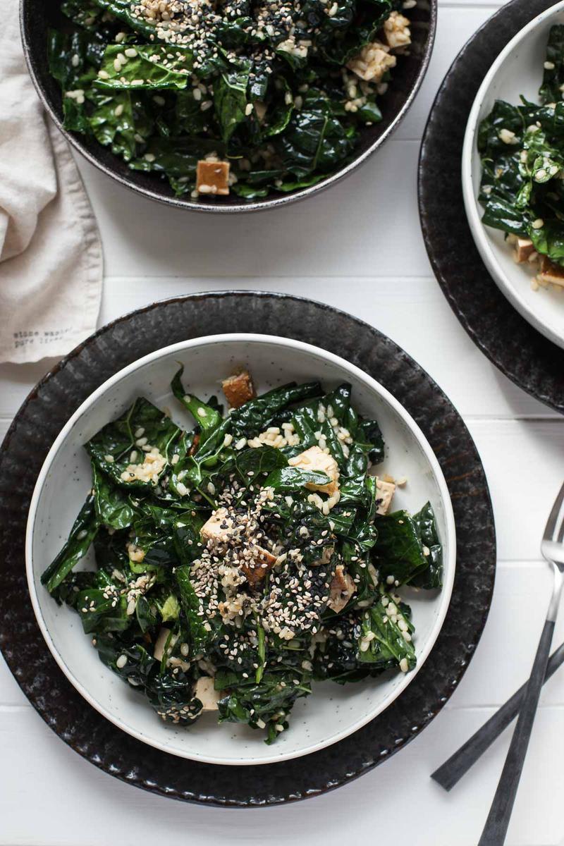 Rezeptbild: Schwarzkohl-Salat asiatische Art mit Reis und Tofu