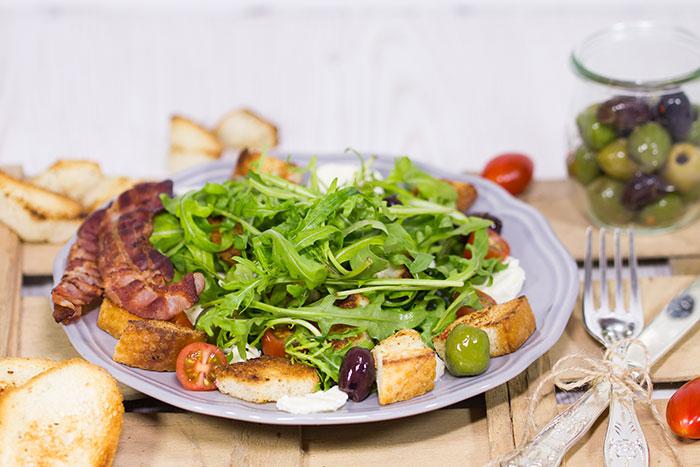 Rezeptbild: Italienischer Rucola-Brot-Salat