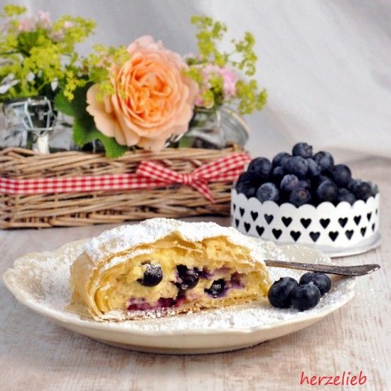 Rezeptbild: Quarkstrudel mit Heidelbeeren