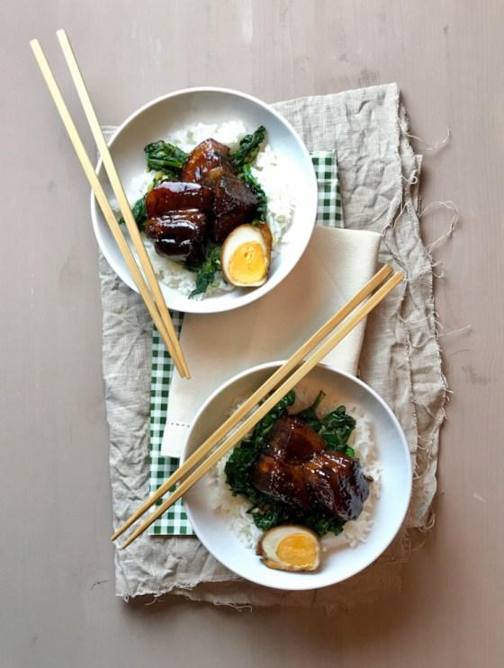 Rezeptbild: Kakuni – japanischer geschmorter Schweinebauch (mit Spinat)
