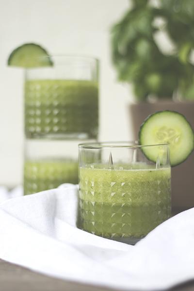 Rezeptbild: Gurken-Matcha-Limonade mit Basilikum 