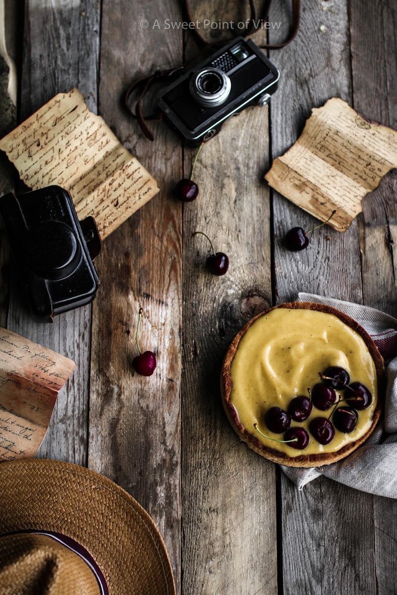 Rezeptbild: MANGO NICE CREAM TARTE MIT GEFRORENEN KORDIA – KIRSCHEN