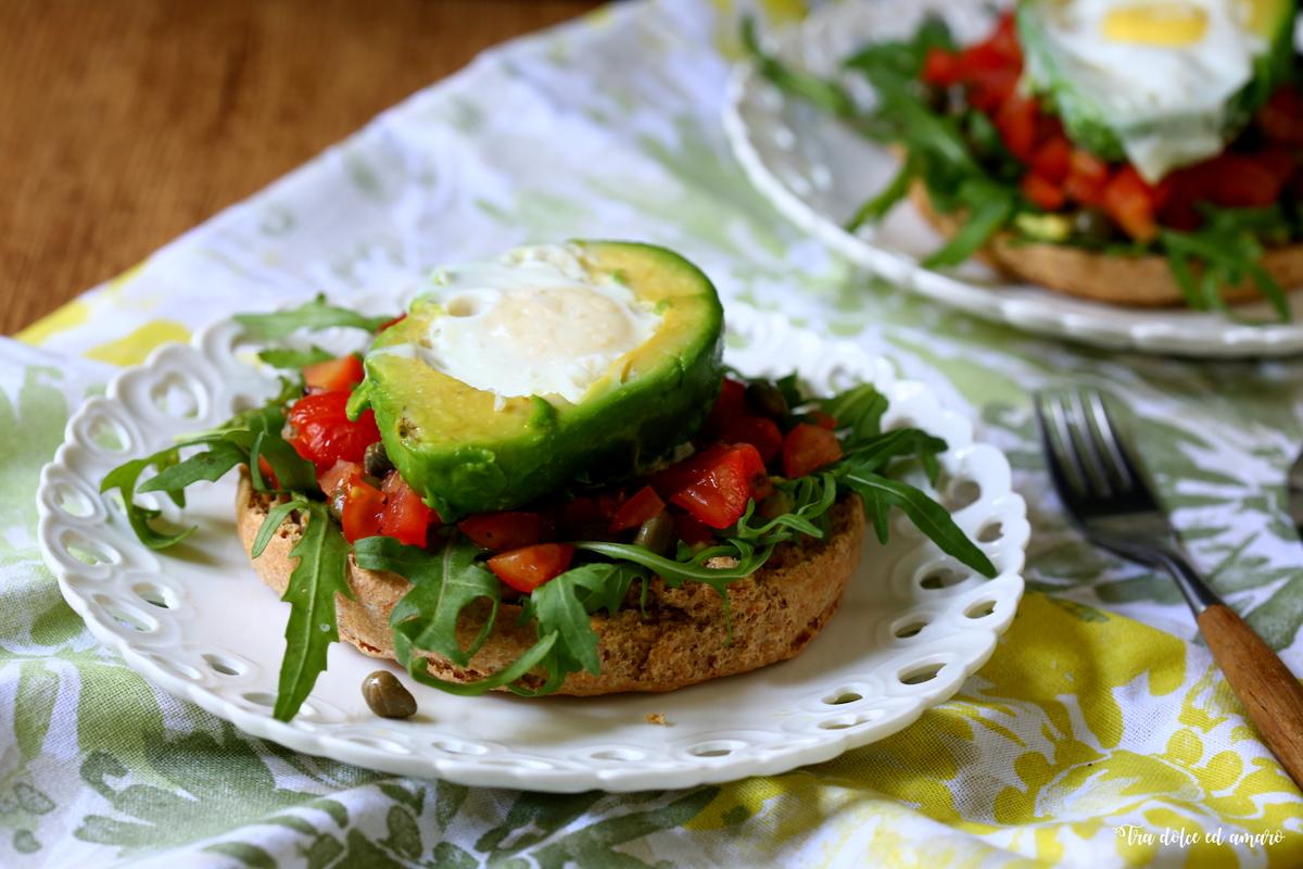 Rezeptbild: Friselle con avocado, pomodorini e uova