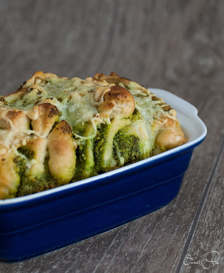 Rezeptbild: Zupfbrot mit Walnuss-Petersilien-Pesto
