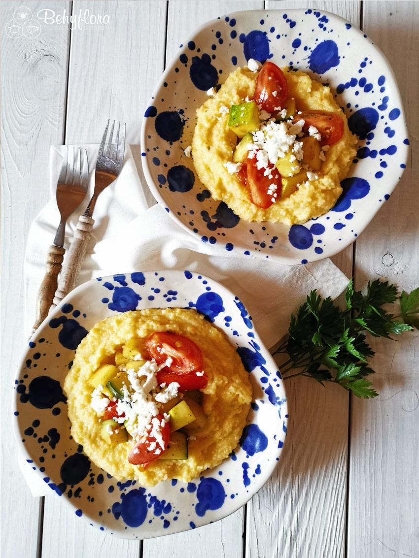 Rezeptbild: Polenta mit Zucchini und Tomaten – Spätsommer-Rezept