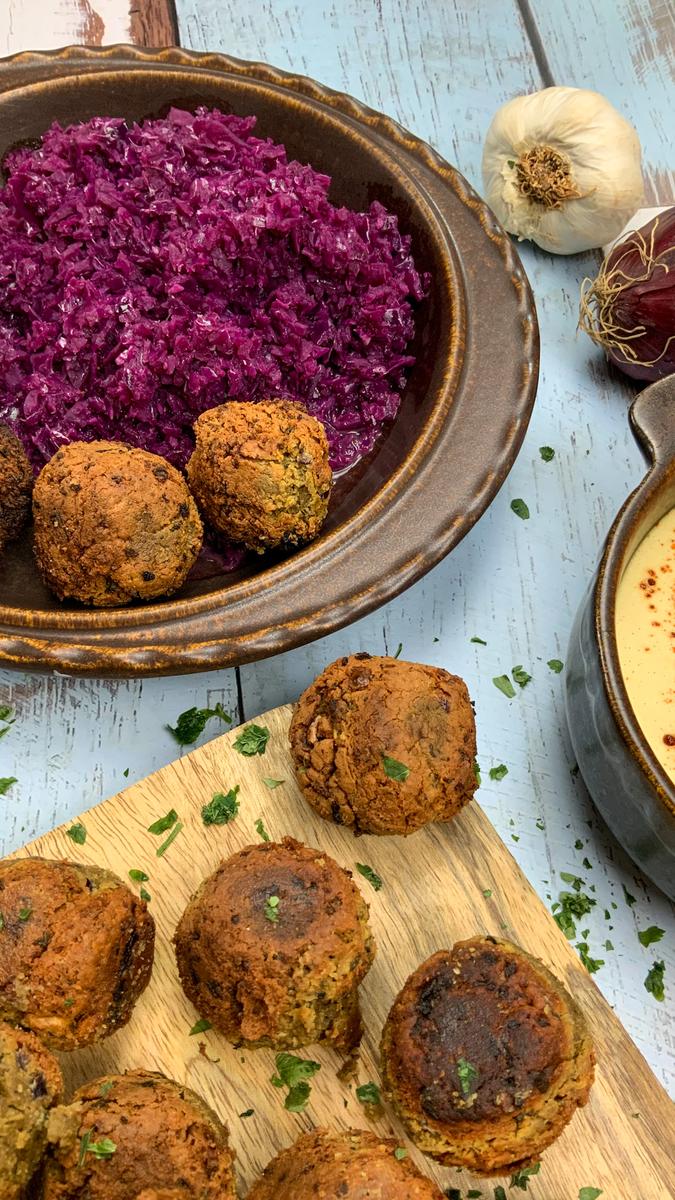 Rezeptbild: Lauwarmer türkischer Rotkohlsalat