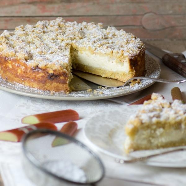 Rezeptbild: Rhabarber-Cheesecake mit Streuseln