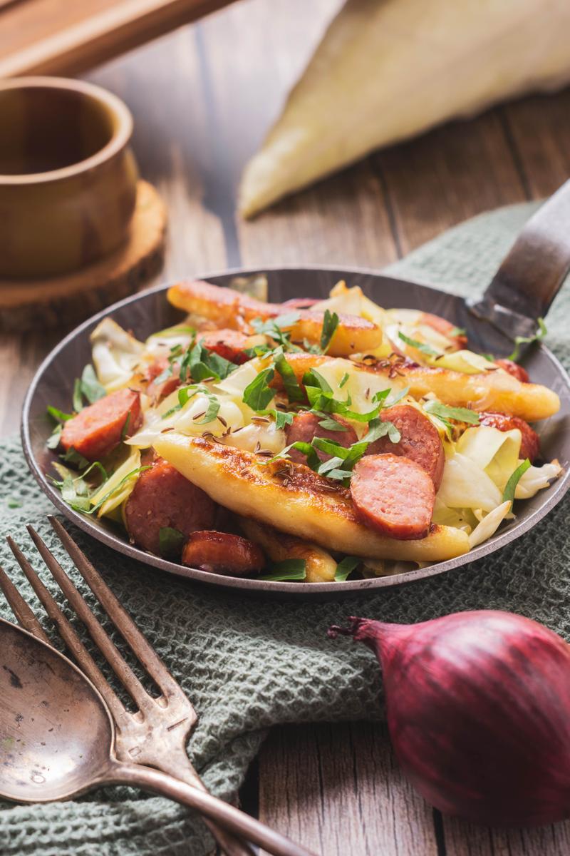 Rezeptbild: Schupfnudeln mit Spitzkohl und Mettenden
