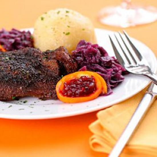 Rezeptbild: Gebratene Gans mit Knödel und Rotkraut