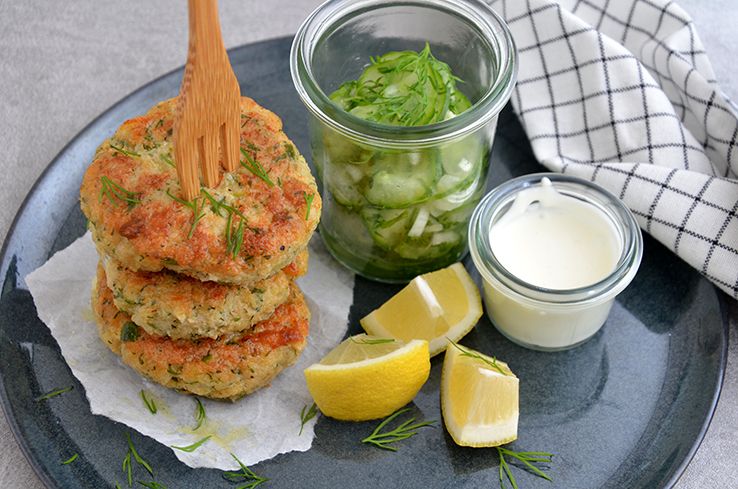 Rezeptbild: Fischfrikadellen I Würzig und frisch mit Gurkensalat
