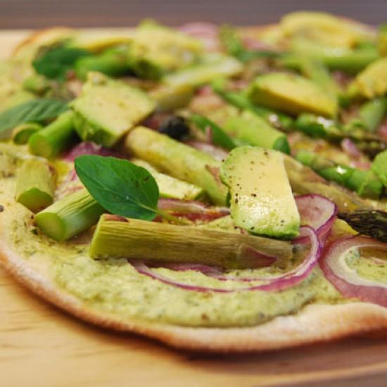 Rezeptbild: Spargel-Avocado-Flammkuchen