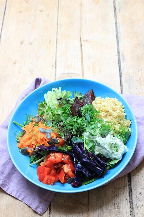 Rezeptbild: Buddha Bowl mit Hirse, Rote Bete und Rotkohl