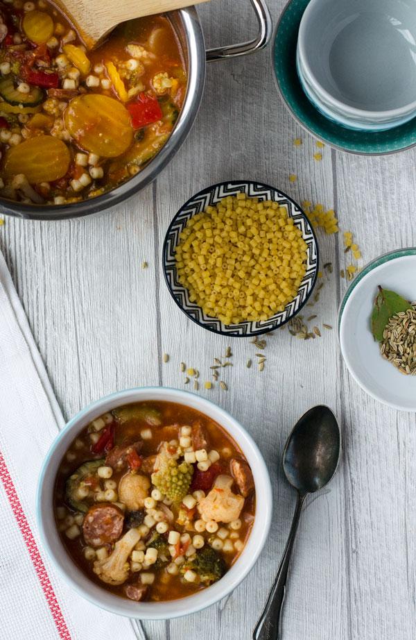 Rezeptbild: Schnelle Gemüsesuppe mit Nudeln für faule Tage