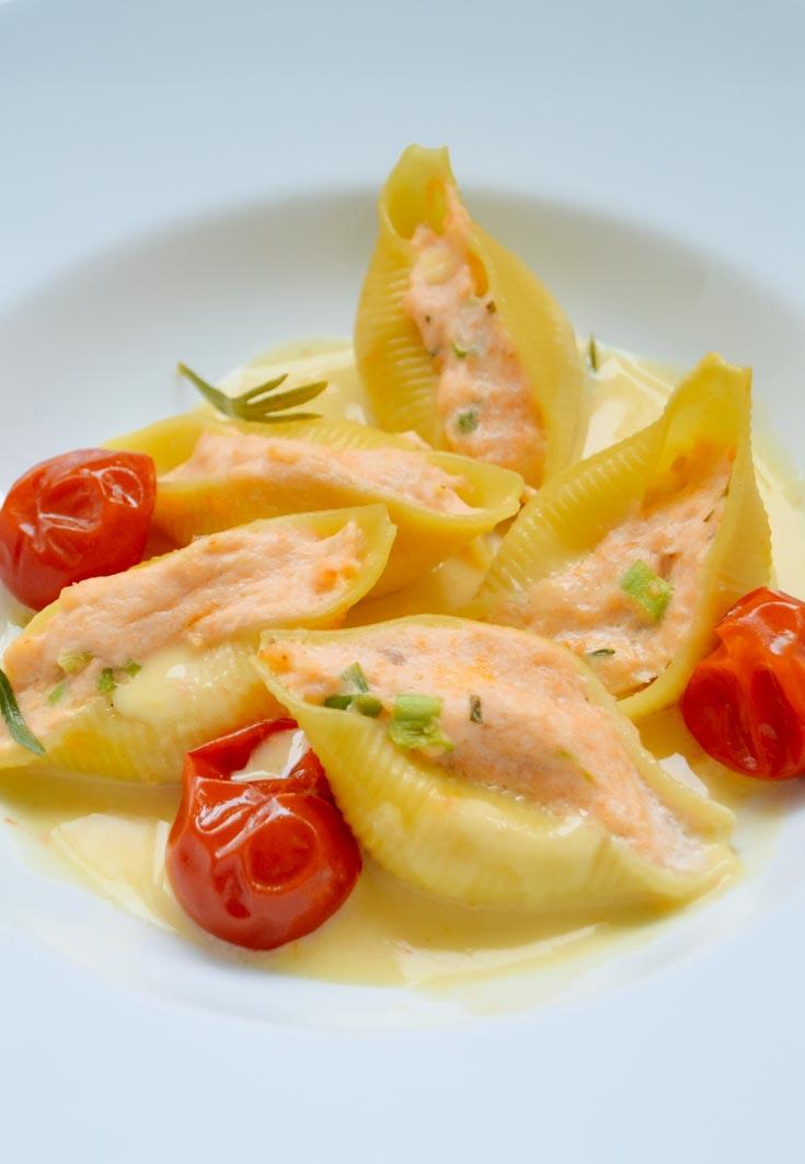 Rezeptbild: Gefüllte Muschelnudeln mit Lachs