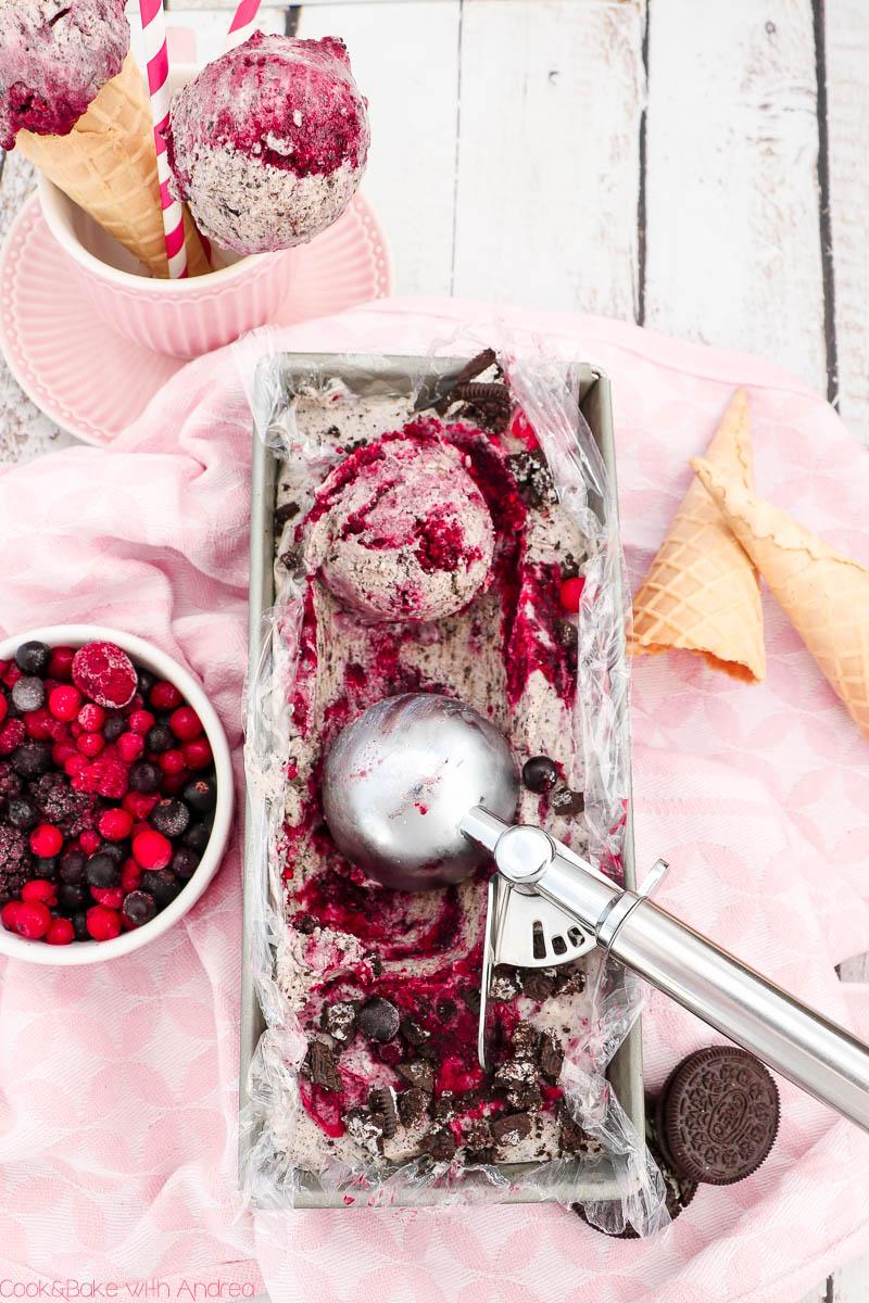 Rezeptbild: Cookies & Cream Eis mit Beerenswirl