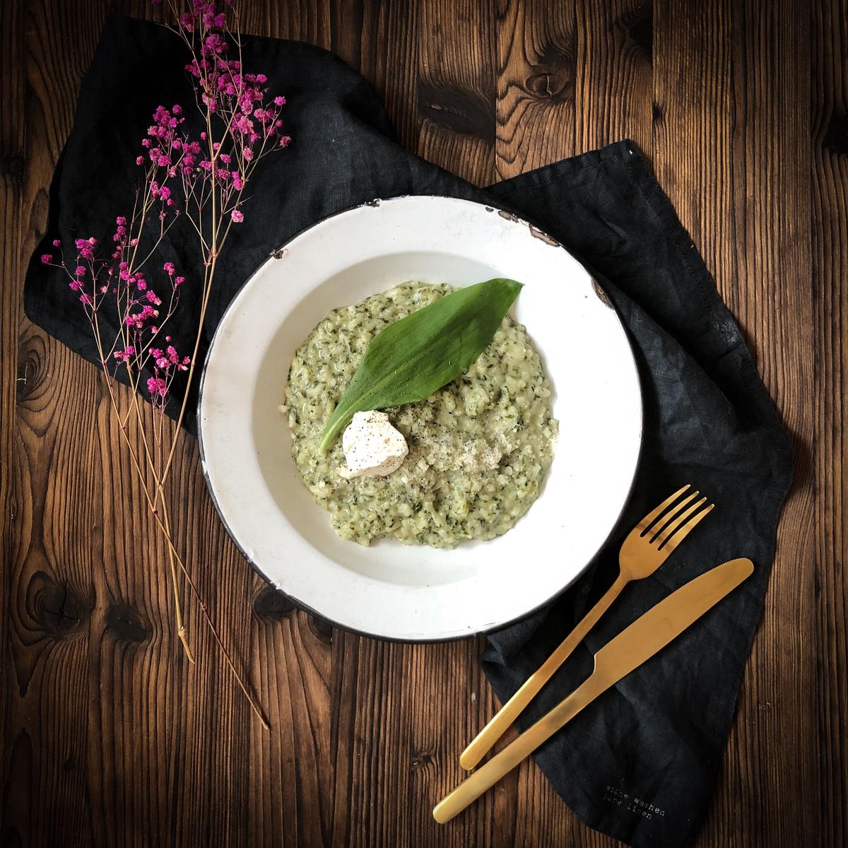 Rezeptbild: BÄRLAUCHRISOTTO MIT FRISCHKÄSE UND SPINAT
