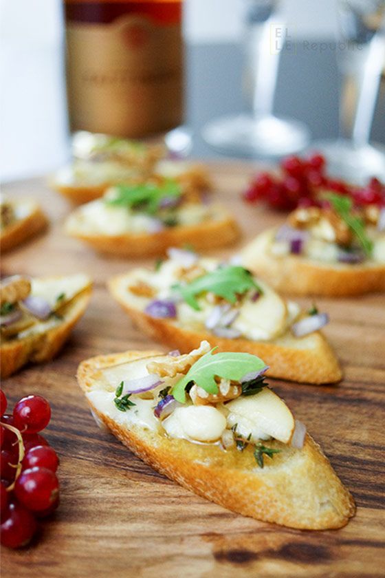 Rezeptbild: Crostini mit Birne und Roquefort