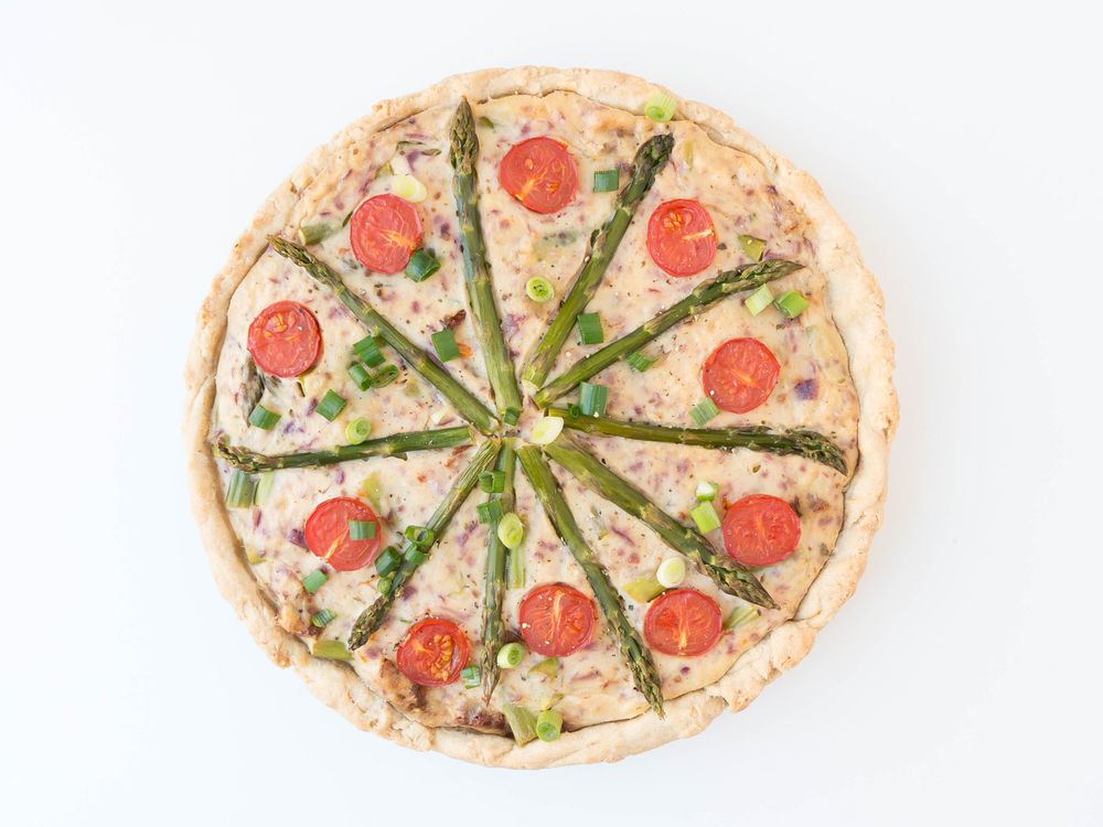 Rezeptbild: Quiche mit grünem Spargel und Cocktailtomaten