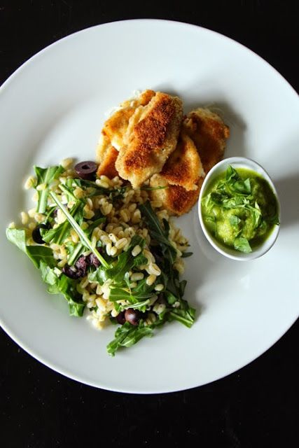 Rezeptbild: Mozzarellasticks mit Kräuter-Zartweizen und Erbsen-Minz-Dip