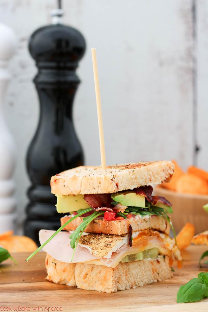 Rezeptbild: Klassisches Club Sandwich mit Chips