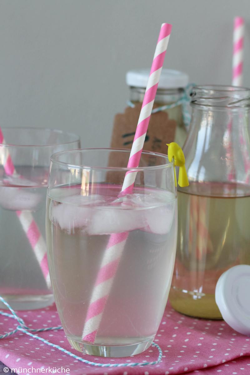 Rezeptbild: Holunderblütensirup ohne Zitronensäure