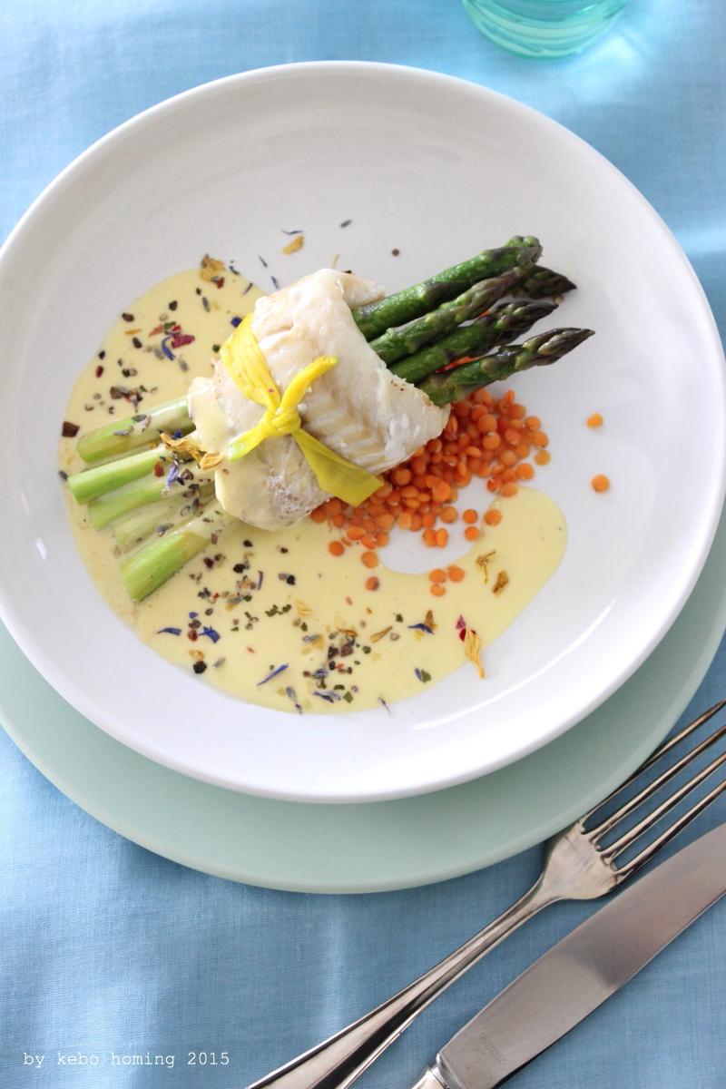 Rezeptbild: Grüner Spargel im Seelachsmantel