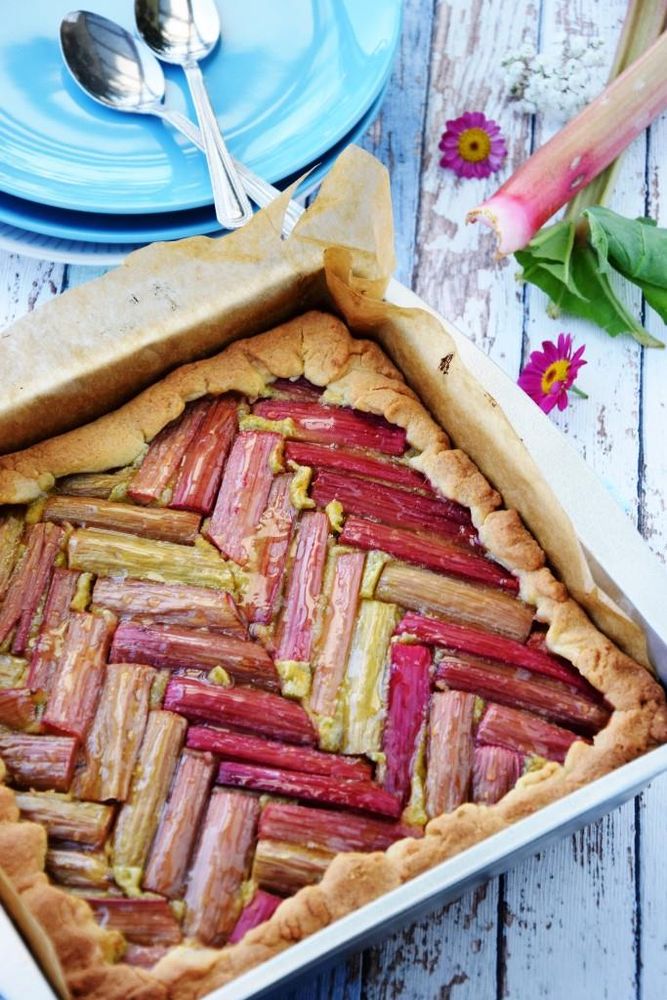 Rezeptbild: Rhabarberkuchen mit Pistazienfrangipane
