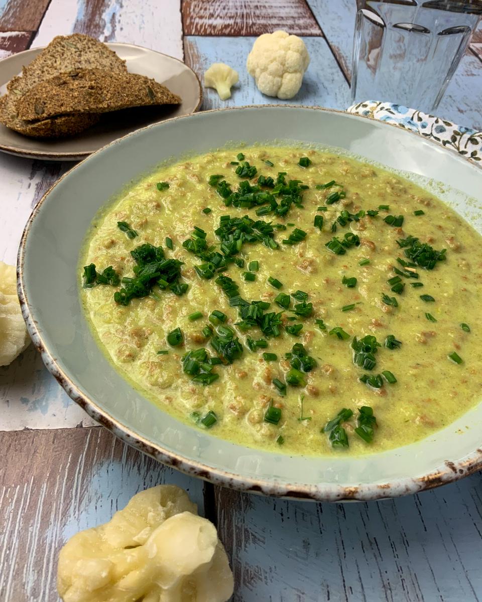 Rezeptbild: Lauch-Käse-Suppe mit veganem Hack