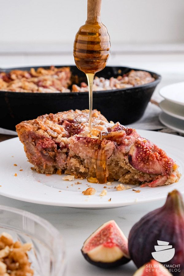 Rezeptbild: Feigenkuchen mit Schmand und Walnüssen