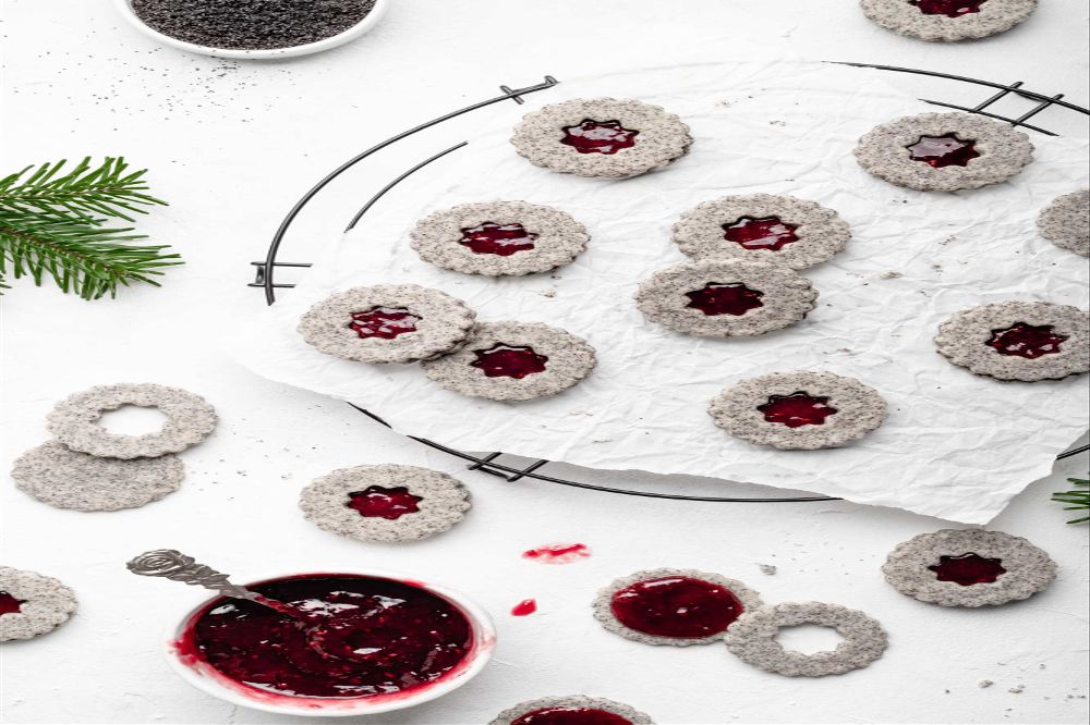 Rezeptbild: Saftige Mohnplätzchen mit Marmelade