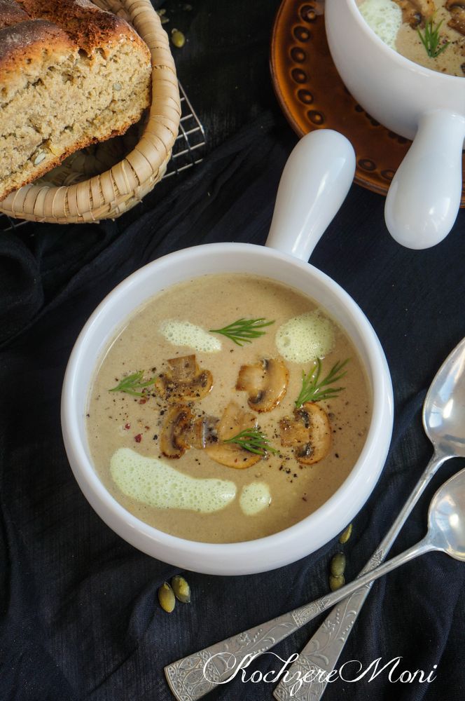 Rezeptbild: Champignonsrahmsuppe mit Dillschaum
