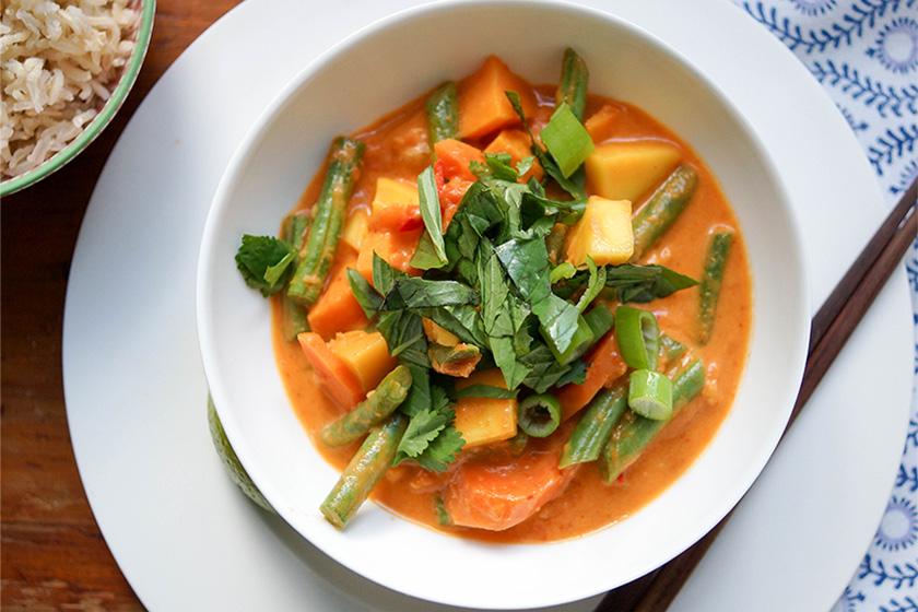 Rezeptbild: Rotes Thai Curry mit Mango und süßen Kartoffeln