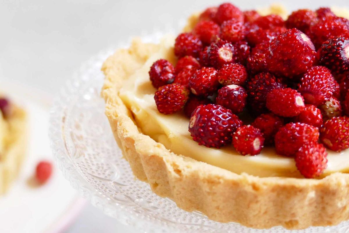 Rezeptbild: Walderdbeertörtchen mit weißer Schokoladencreme