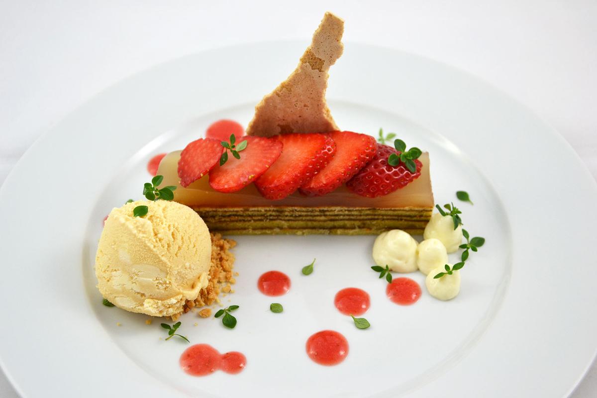 Rezeptbild: Baumkuchen - Yuzu - Erdbeere - Dulce de Leche - Erdnuss