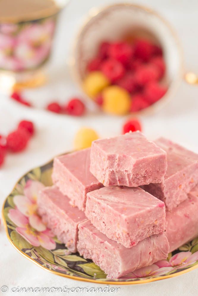 Rezeptbild: Veganes Himbeer Kokos Fudge ( Zuckerfrei)