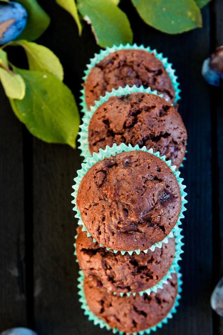 Rezeptbild: SCHOKOLADENMUFFINS MIT NUTELLA UND PFLAUMEN