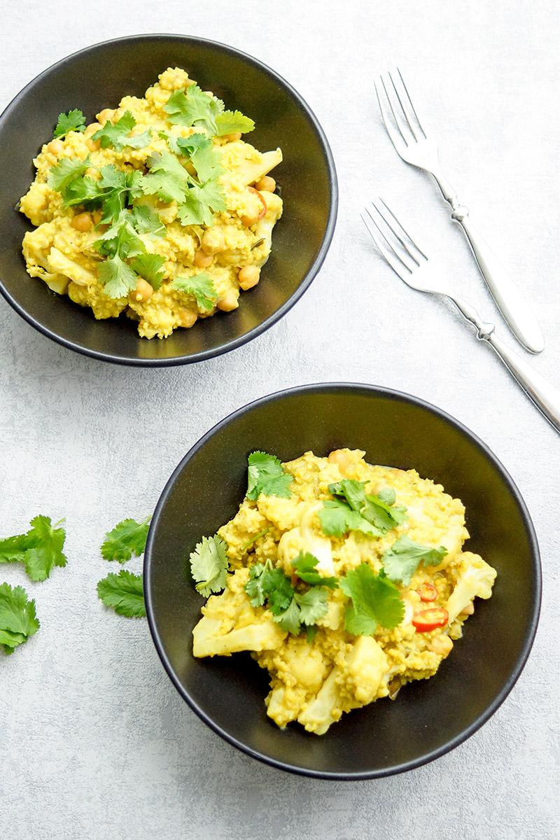 Rezeptbild: Blumenkohl und Kichererbsen Curry mit Hirse (One Pot Rezept)