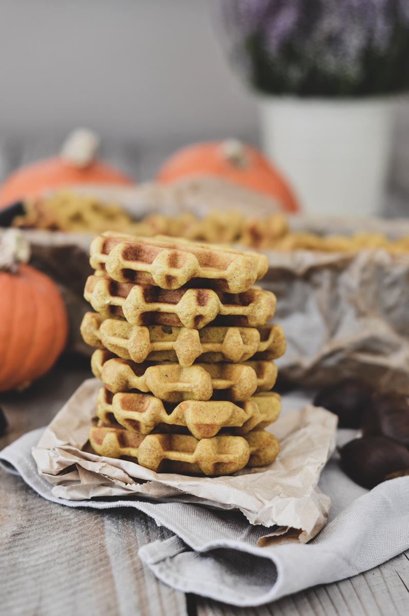 Fluffige, süße Kürbiswaffeln von Tee un Kooken • Delicat.io