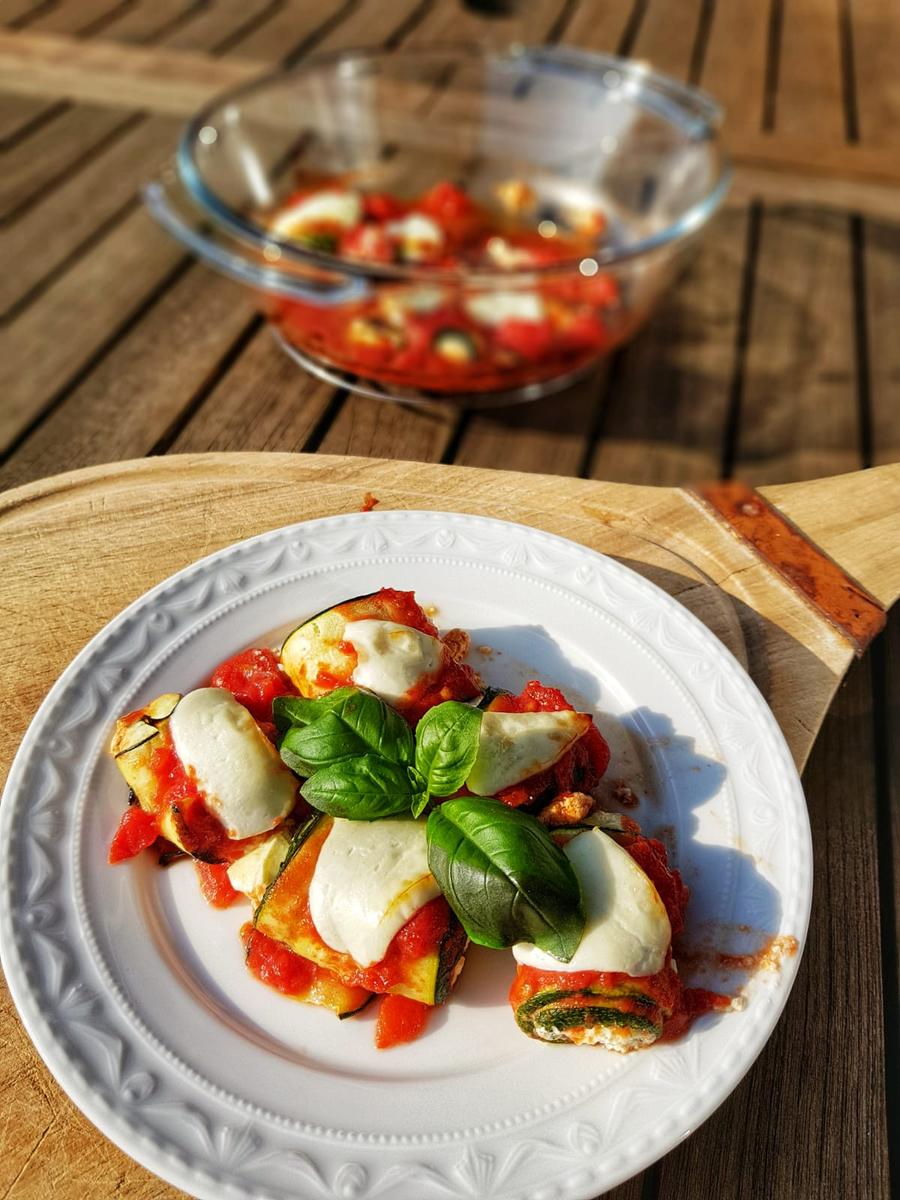 Rezeptbild: Zucchiniröllchen mit Ricotta