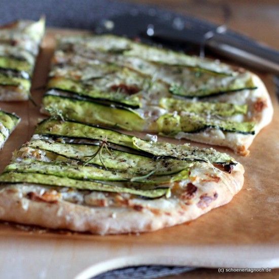 Rezeptbild: Zucchini-Flatbread mit Ziegenfrischkäse