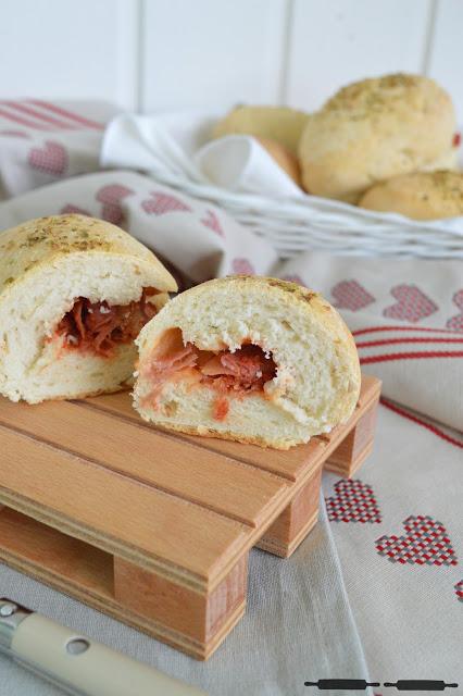 Rezeptbild: Brötchen mit Pizzafüllung 