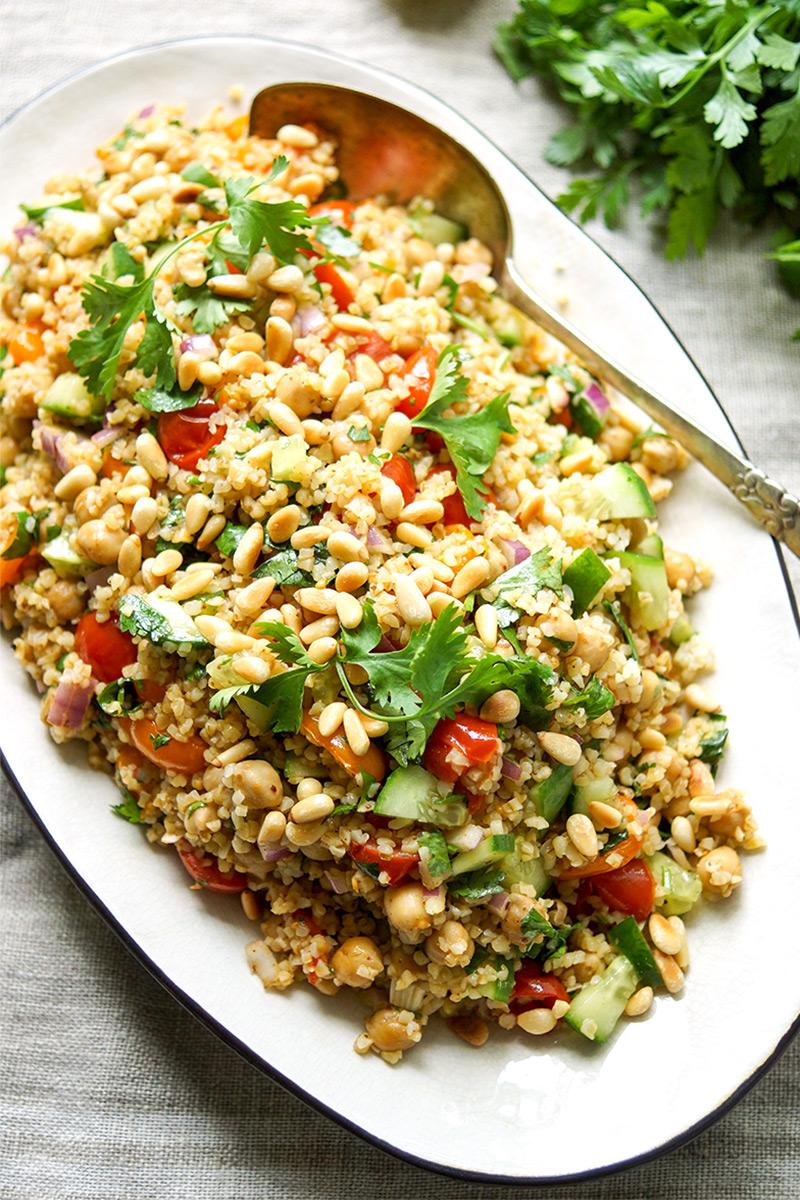 Rezeptbild: Orientalischer Bulgur-Salat mit gerösteten Tomaten und Kichererbsen