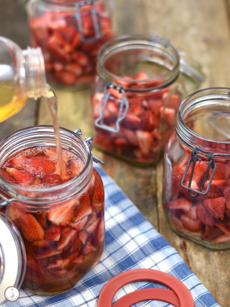 Rezeptbild: Erdbeer-Apfel-Essig