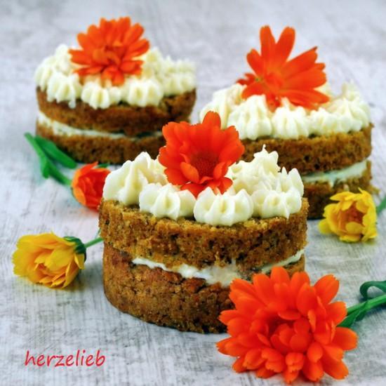 Rezeptbild: Schwedischer Möhrenkuchen - Morotskaka