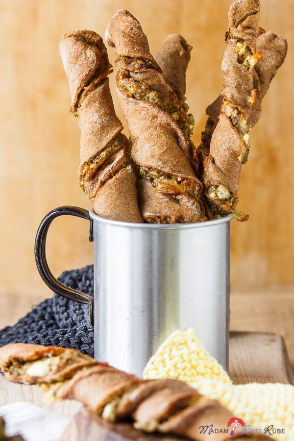 Rezeptbild: Olivenpesto-Feta-Brotstangen