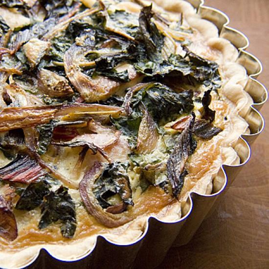 Rezeptbild: Räucherforellentarte mit Mangold