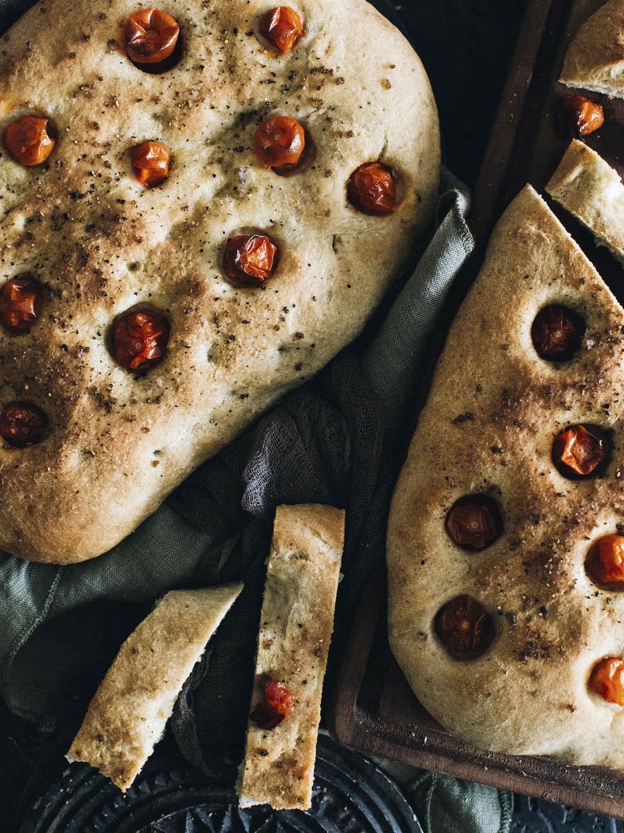 Rezeptbild: FOCCACIA MIT TOMATEN