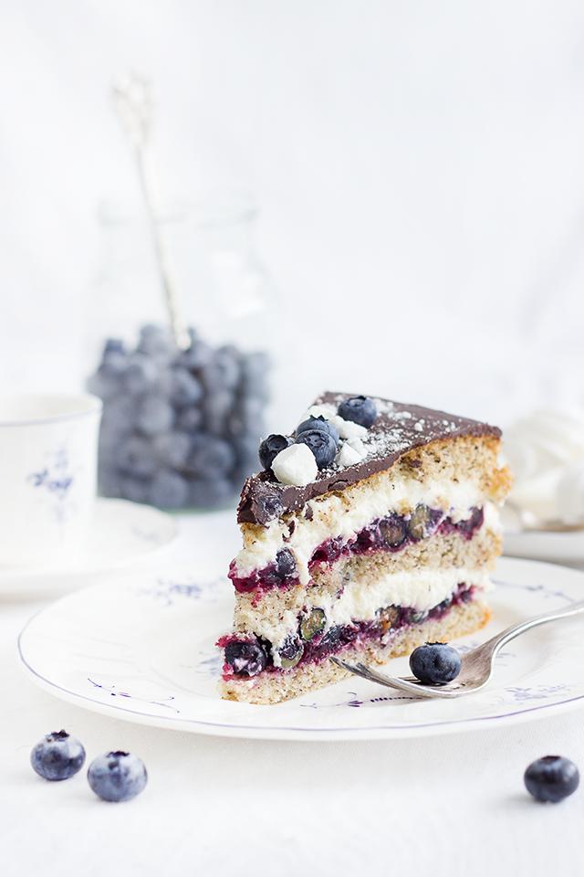 Rezeptbild: Heidelbeer-Biskuit-Sahnetorte