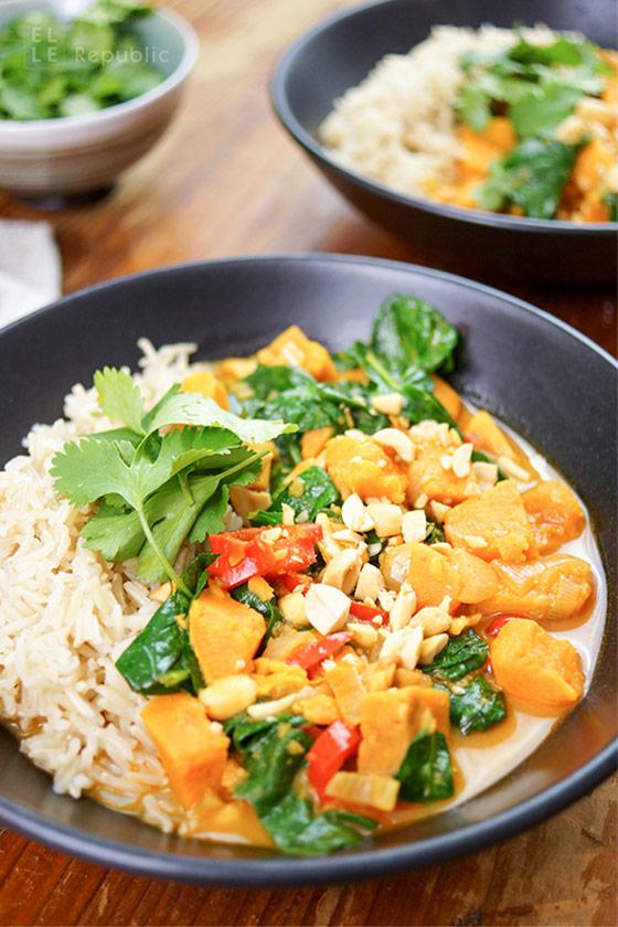 Rezeptbild: Rotes Thai Curry mit Süßkartoffeln und Erdnüssen